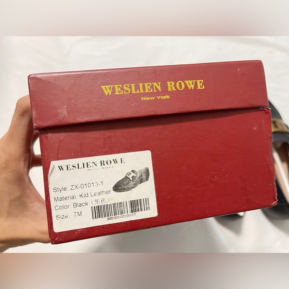 Kidskin Leather Loafers with Metal Branded Chain Accessory - Picture 12 of 12